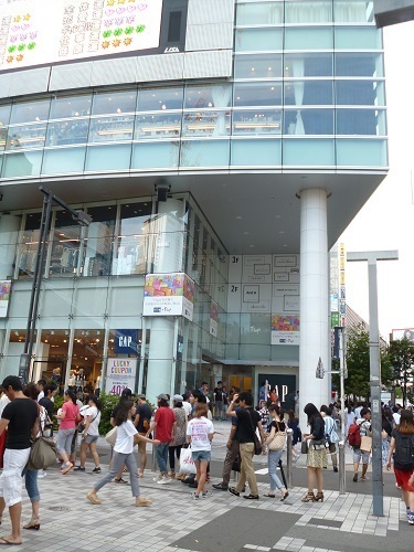 新宿駅東南口（2014）2 (2).jpg